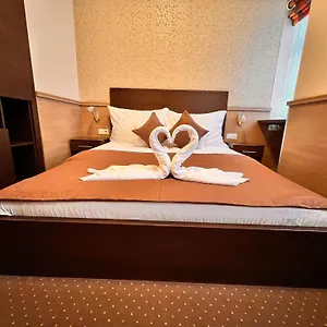 Hotel 21 And ***