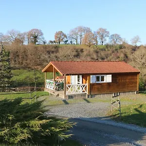 https://chalets-de-la-plaine.hotels-rhonealpes.com
